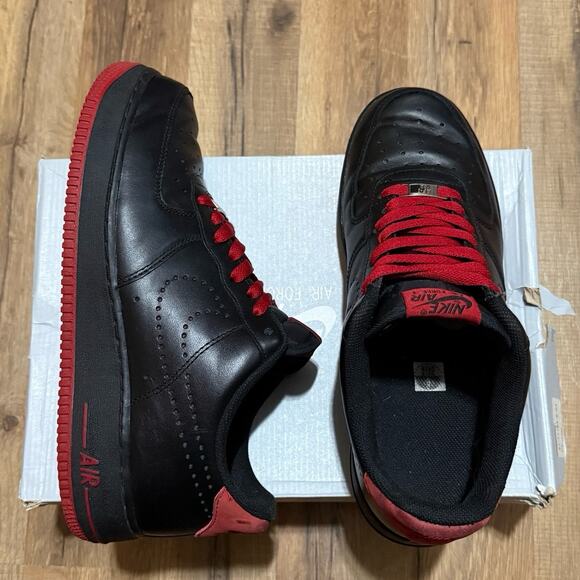 2010 Nike Air Force 1 Perforated Swoosh Red Black Bred main image 5